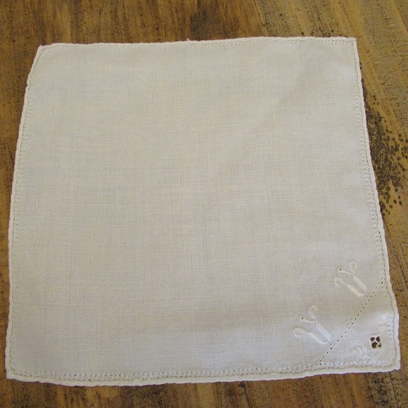 Cream Embroidery cutout doily - Picture 5 of 7